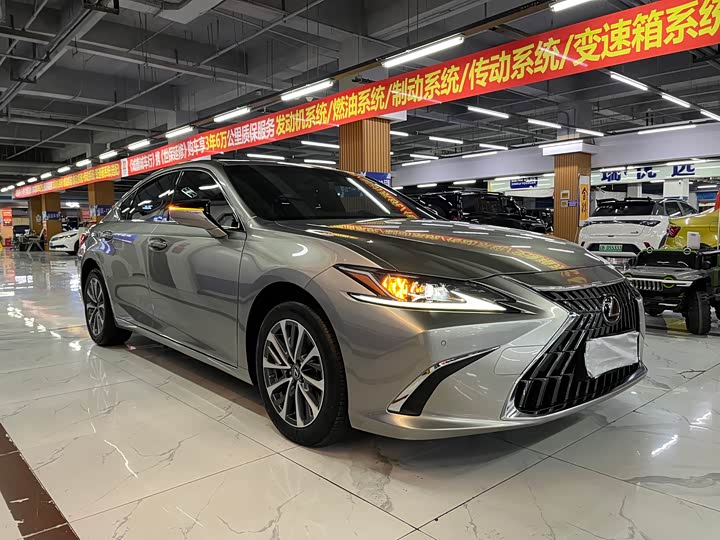 Фото 6 - Lexus ES