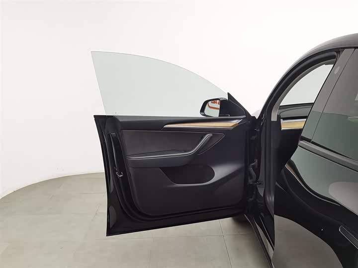 Фото 8 - Tesla Model Y