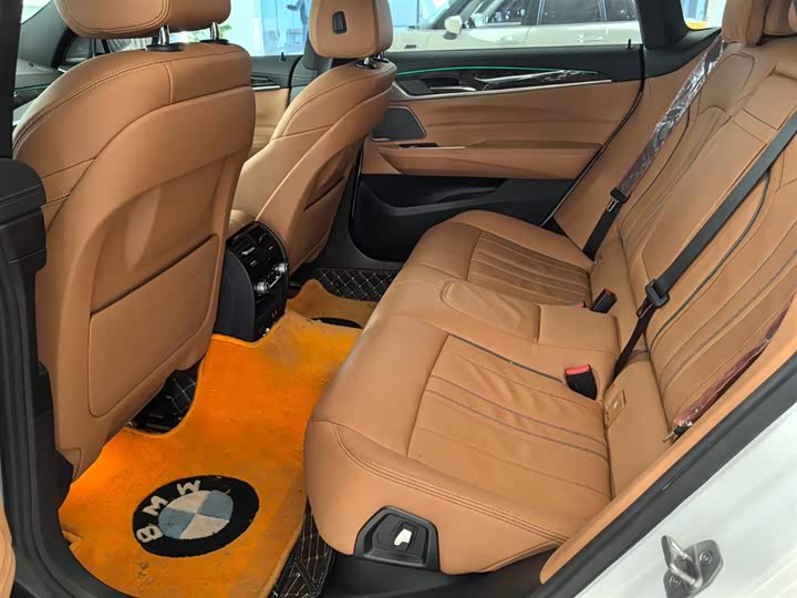 Фото 9 - BMW 6 Series GT