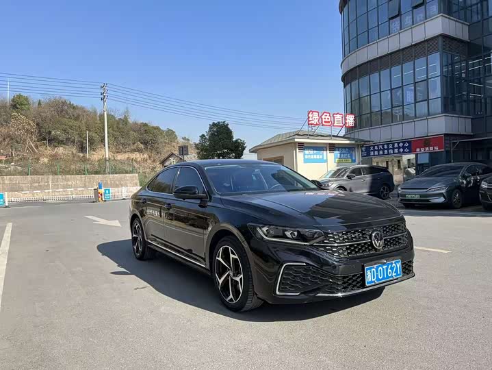 Фото 2 - Volkswagen Passat