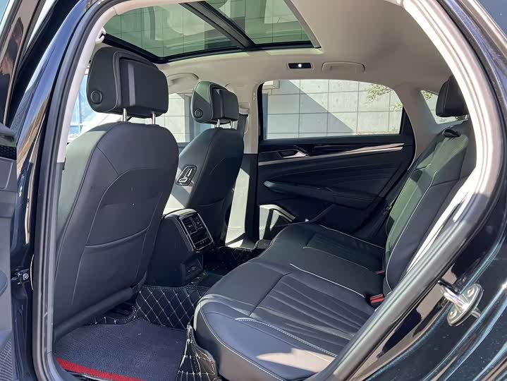 Фото 8 - Volkswagen Passat