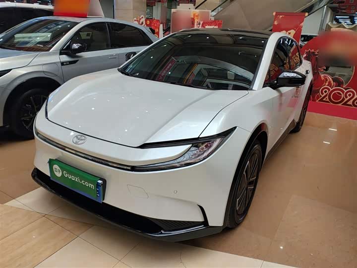 Фото 1 - Toyota bZ5