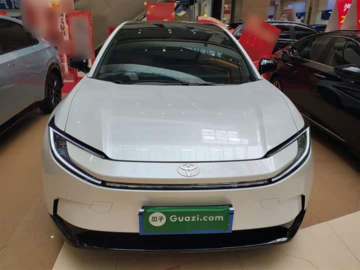 Фото 3 - Toyota bZ5