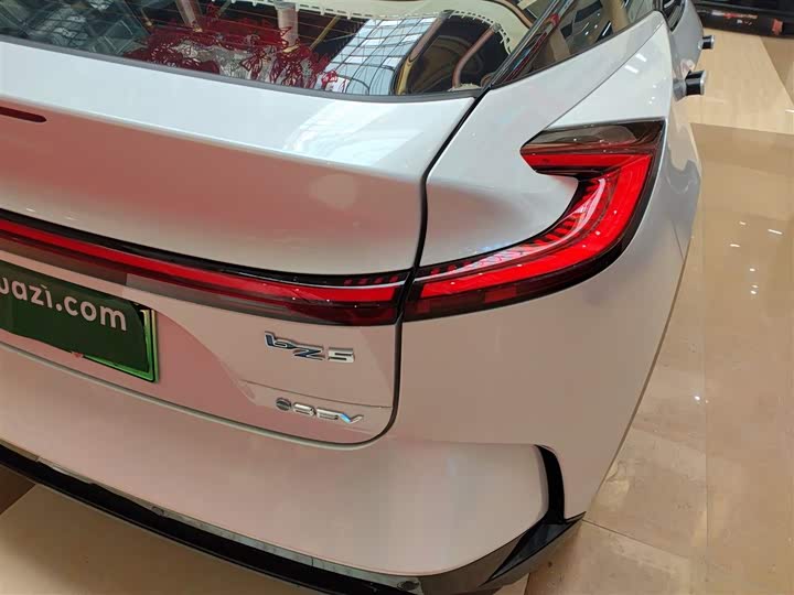 Фото 8 - Toyota bZ5