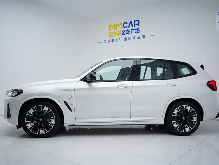 Фото 9 - BMW iX3