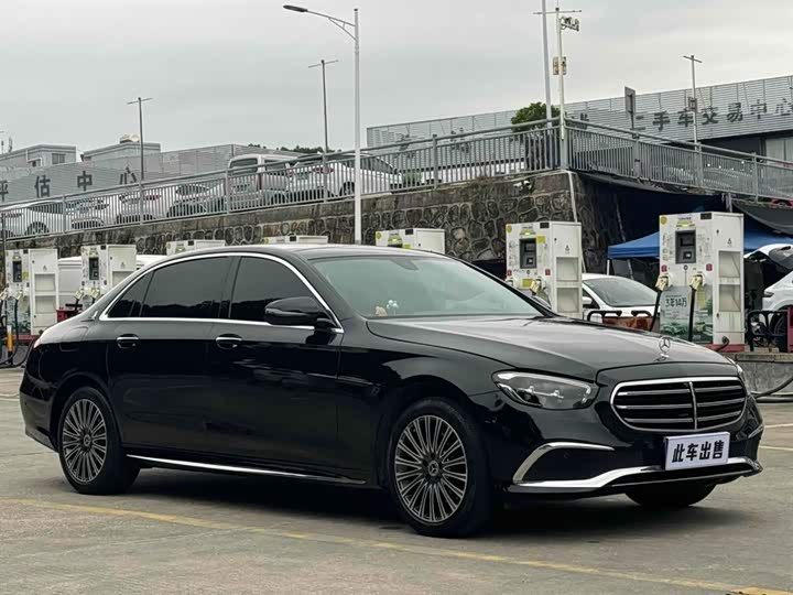 Фото 1 - Mercedes-Benz E-Class