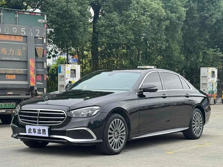 Фото 3 - Mercedes-Benz E-Class