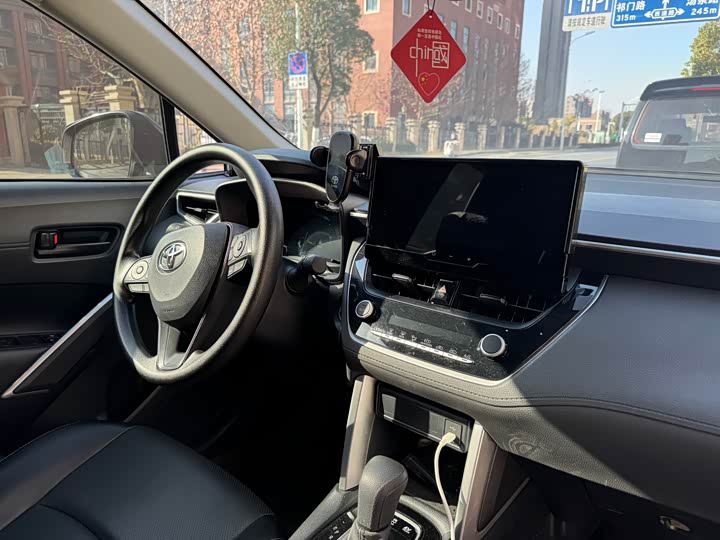 Фото 8 - Toyota Corolla Cross