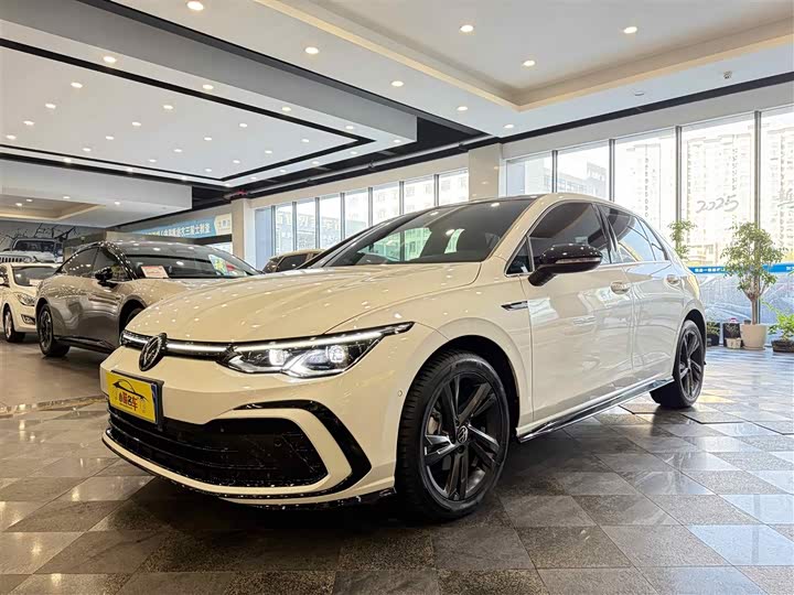 Фото 1 - Volkswagen Golf