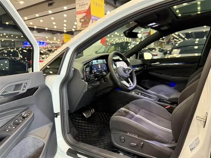 Фото 4 - Volkswagen Golf