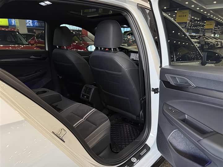 Фото 7 - Volkswagen Golf