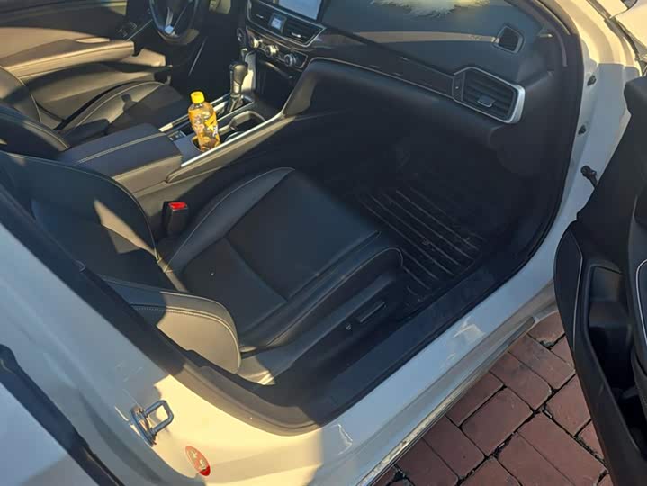 Фото 8 - Honda Accord