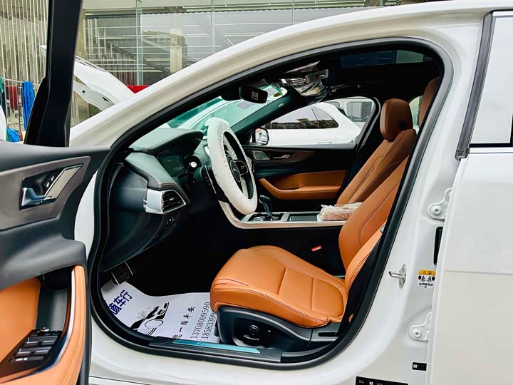 Фото 5 - Jaguar XE L