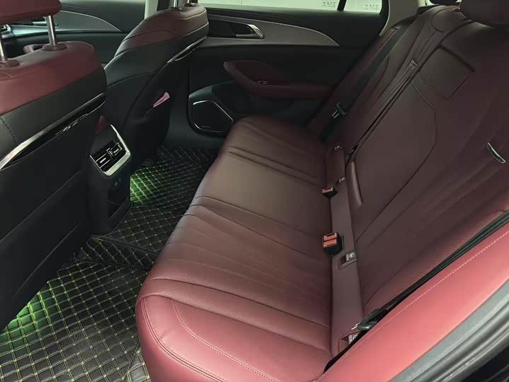 Фото 9 - Hongqi H5