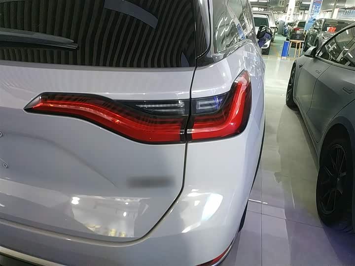 Фото 8 - Nio ES8