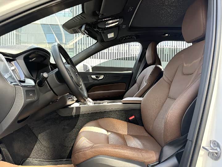 Фото 4 - Volvo XC60