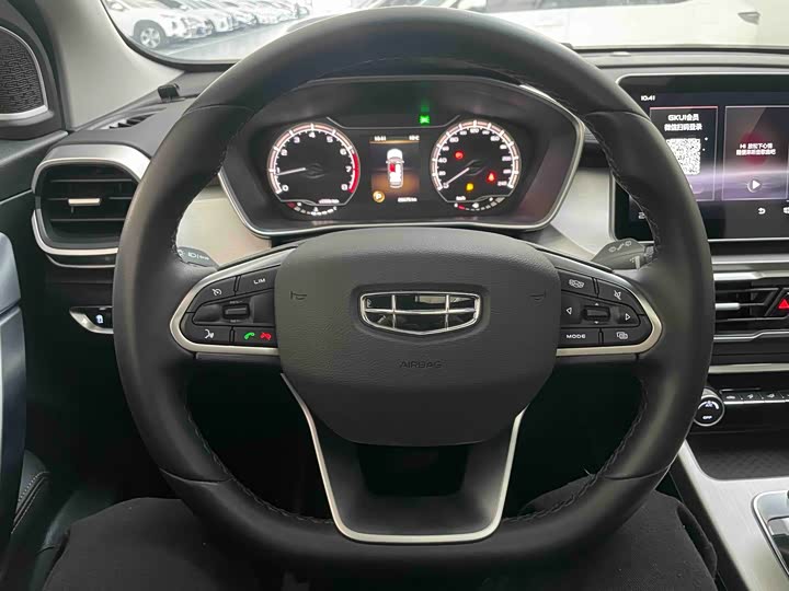 Фото 8 - Geely Coolray