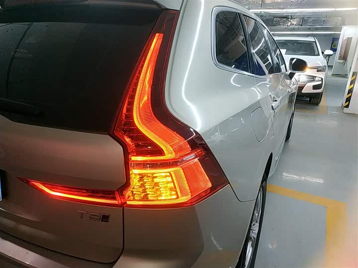 Фото 8 - Volvo XC60