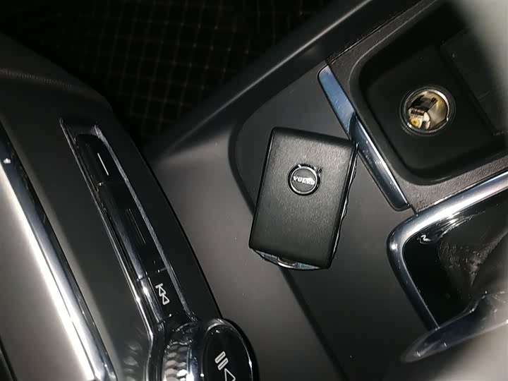 Фото 9 - Volvo XC60