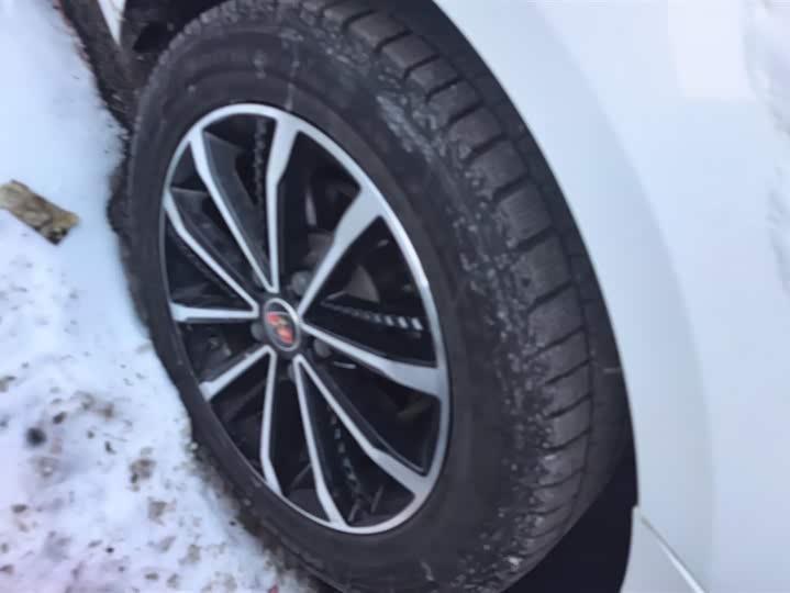 Фото 6 - Roewe i5