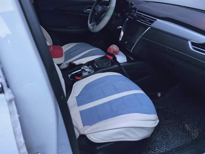 Фото 8 - Roewe i5