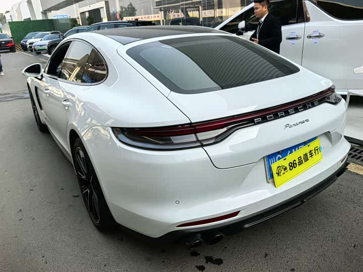 Фото 2 - Porsche Panamera