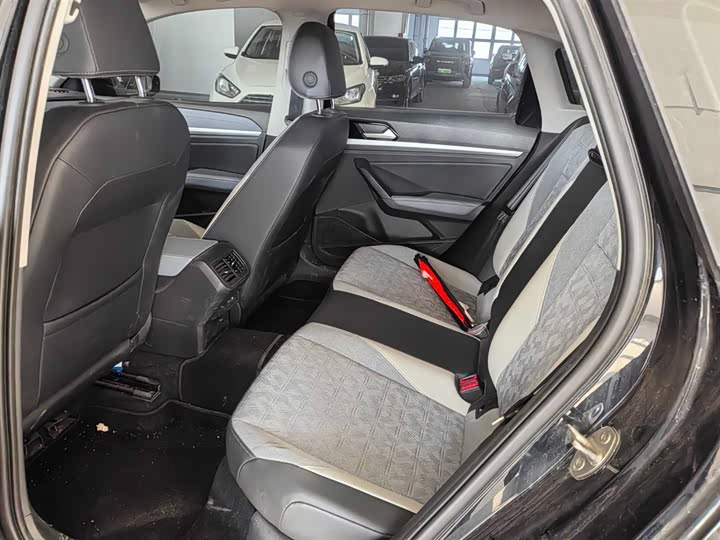 Фото 9 - Volkswagen Lavida