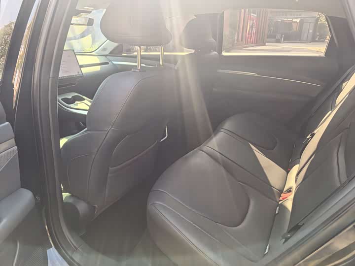 Фото 8 - XPeng Mona M03