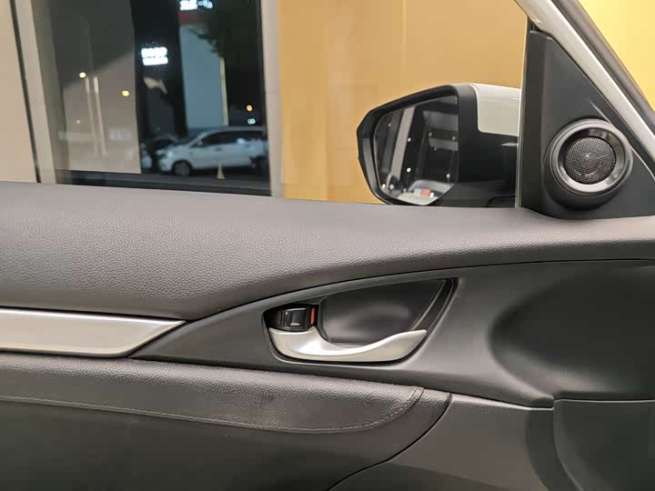 Фото 8 - Honda Civic