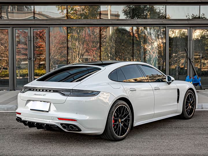 Фото 7 - Porsche Panamera