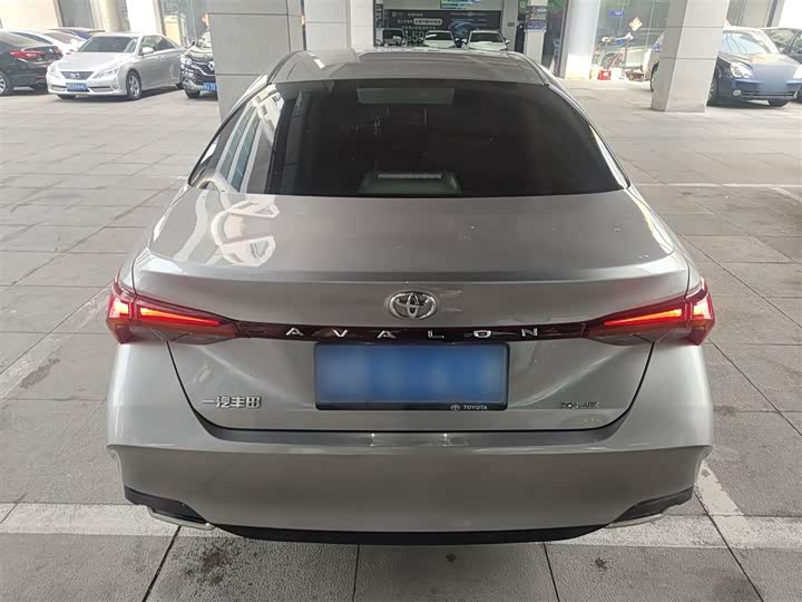 Фото 6 - Toyota Avalon