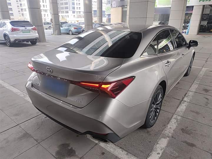 Фото 7 - Toyota Avalon