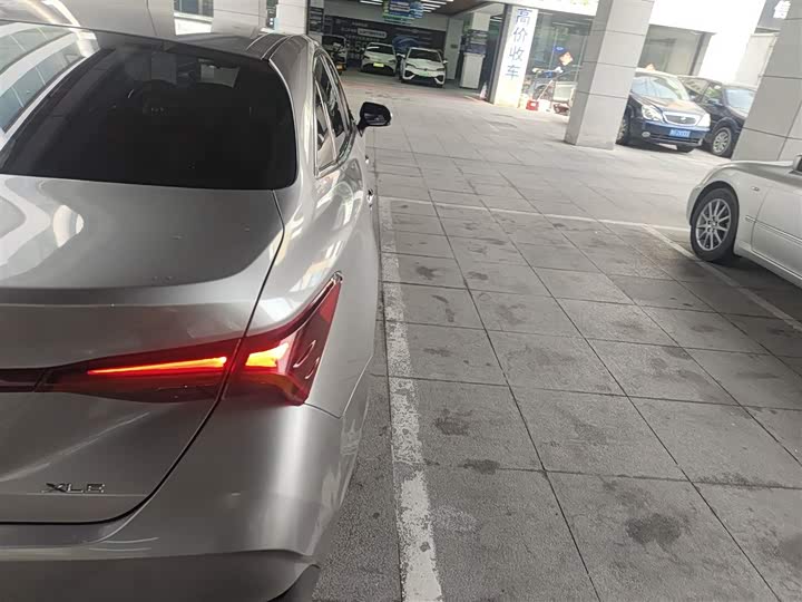 Фото 8 - Toyota Avalon