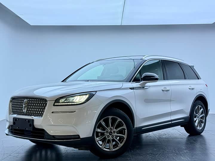 Фото 1 - Lincoln Corsair