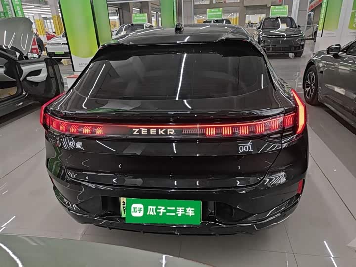 Фото 6 - Zeekr 001