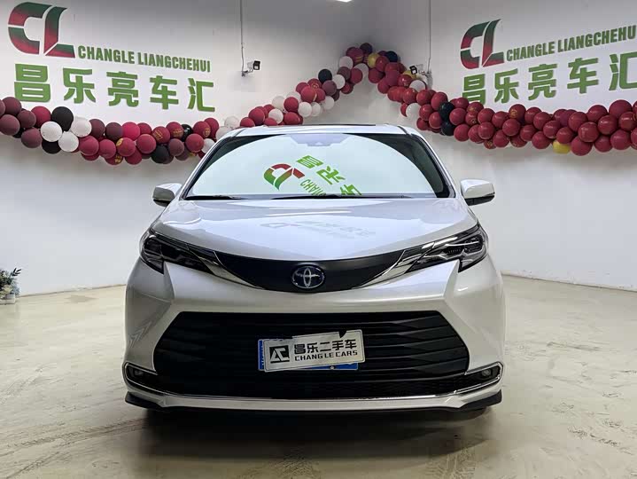 Фото 1 - Toyota Sienna