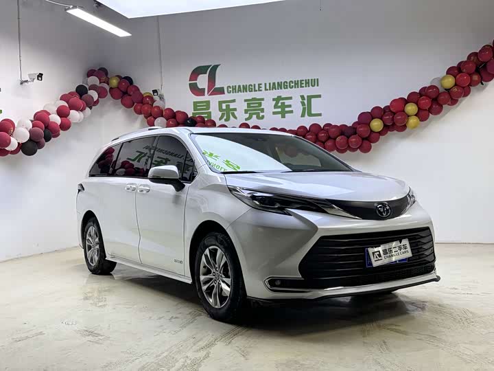 Фото 2 - Toyota Sienna