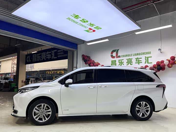 Фото 4 - Toyota Sienna