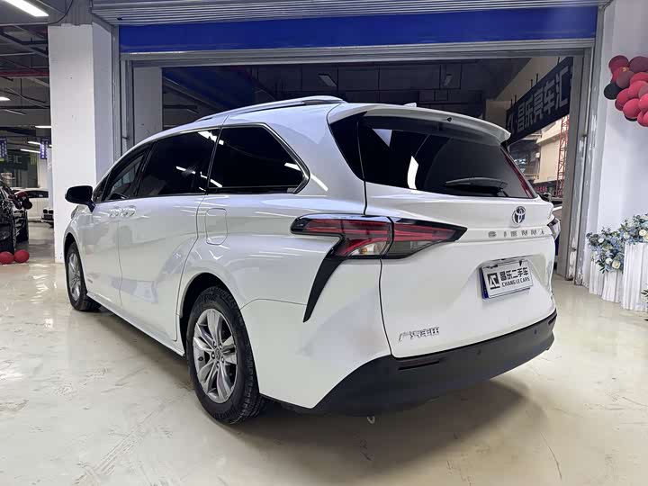 Фото 5 - Toyota Sienna