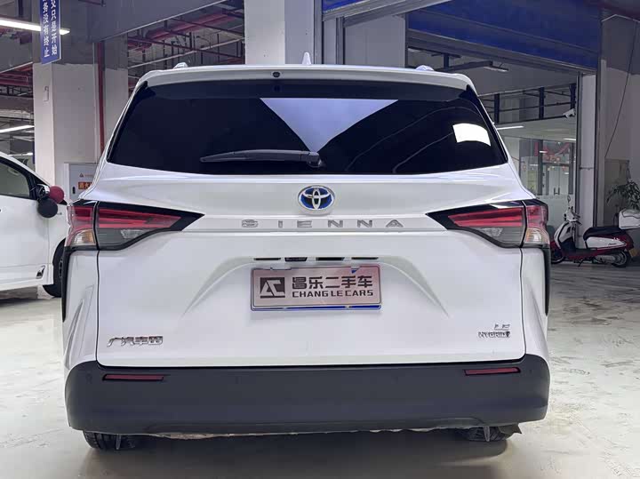 Фото 6 - Toyota Sienna