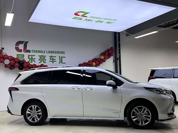 Фото 8 - Toyota Sienna