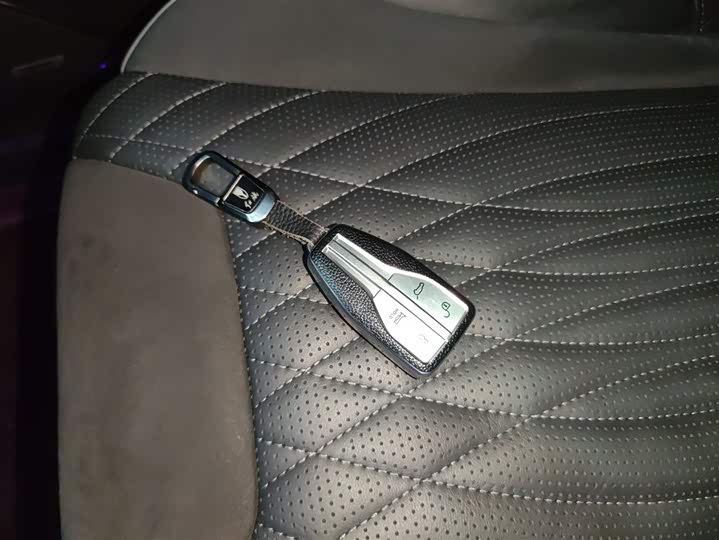 Фото 9 - Hongqi HS5