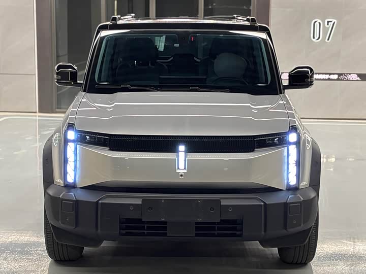 Фото 3 - Chery iCar 03