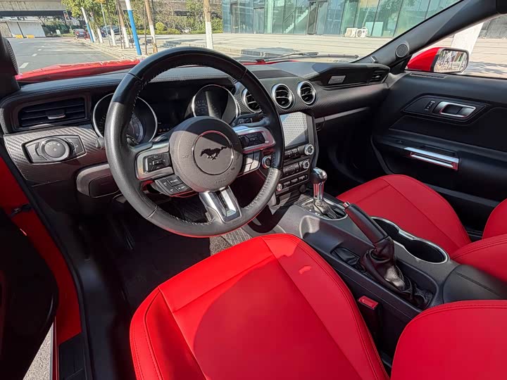 Фото 8 - Ford Mustang