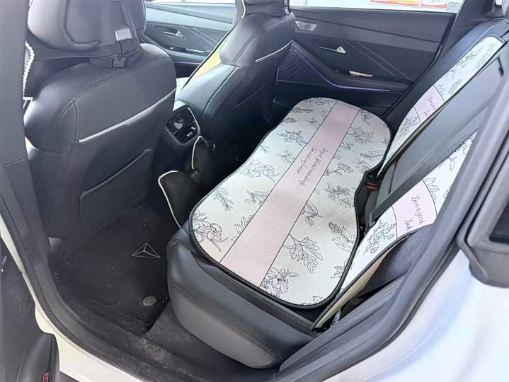 Фото 4 - Changan Deepal SL03