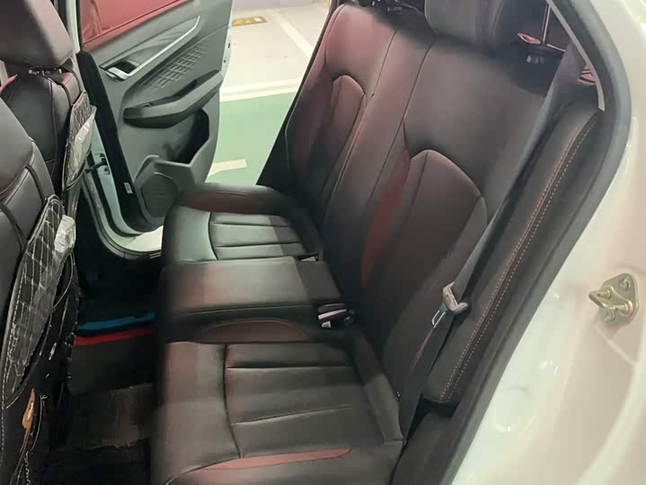 Фото 8 - Geely Vision X3