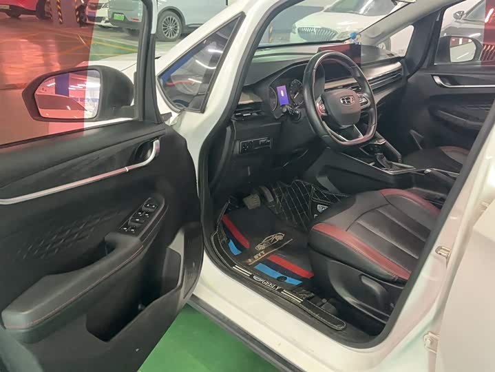 Фото 9 - Geely Vision X3