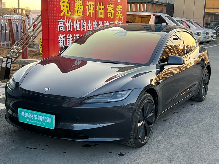 Фото 1 - Tesla Model 3
