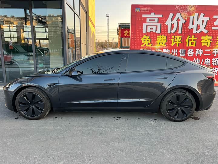 Фото 3 - Tesla Model 3