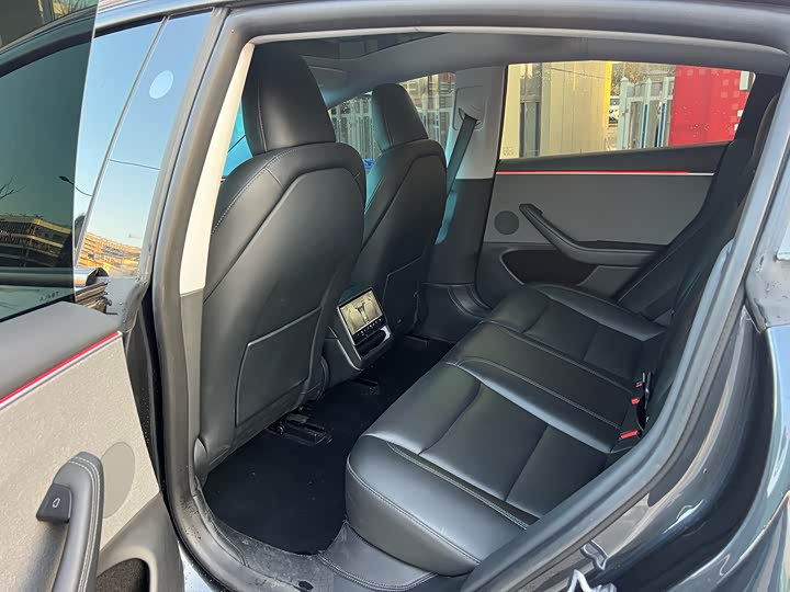 Фото 6 - Tesla Model 3